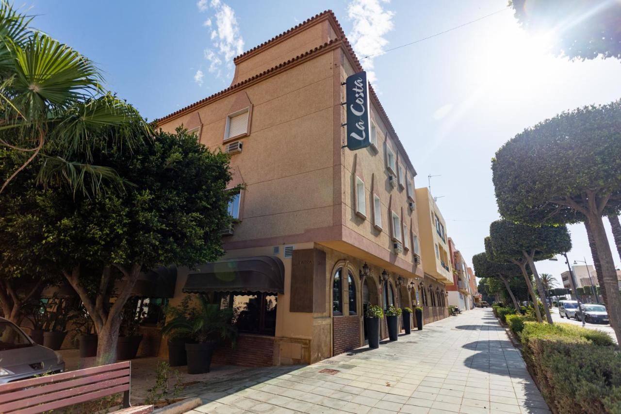 אל אחידו Hostal La Costa מראה חיצוני תמונה