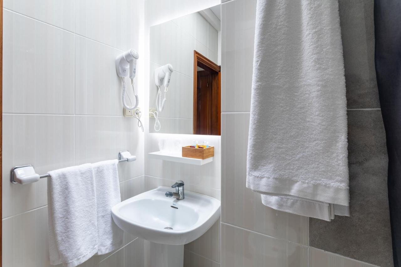 אל אחידו Hostal La Costa מראה חיצוני תמונה