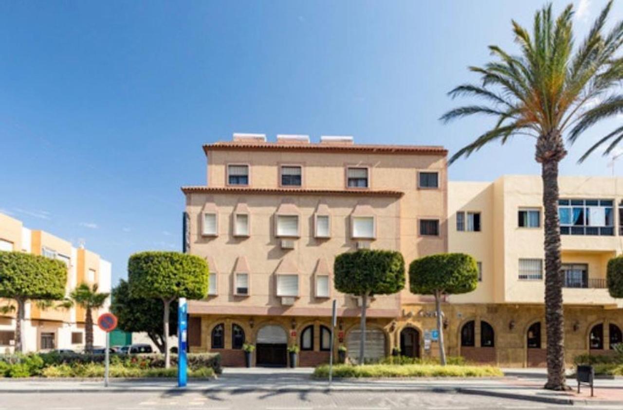 אל אחידו Hostal La Costa מראה חיצוני תמונה